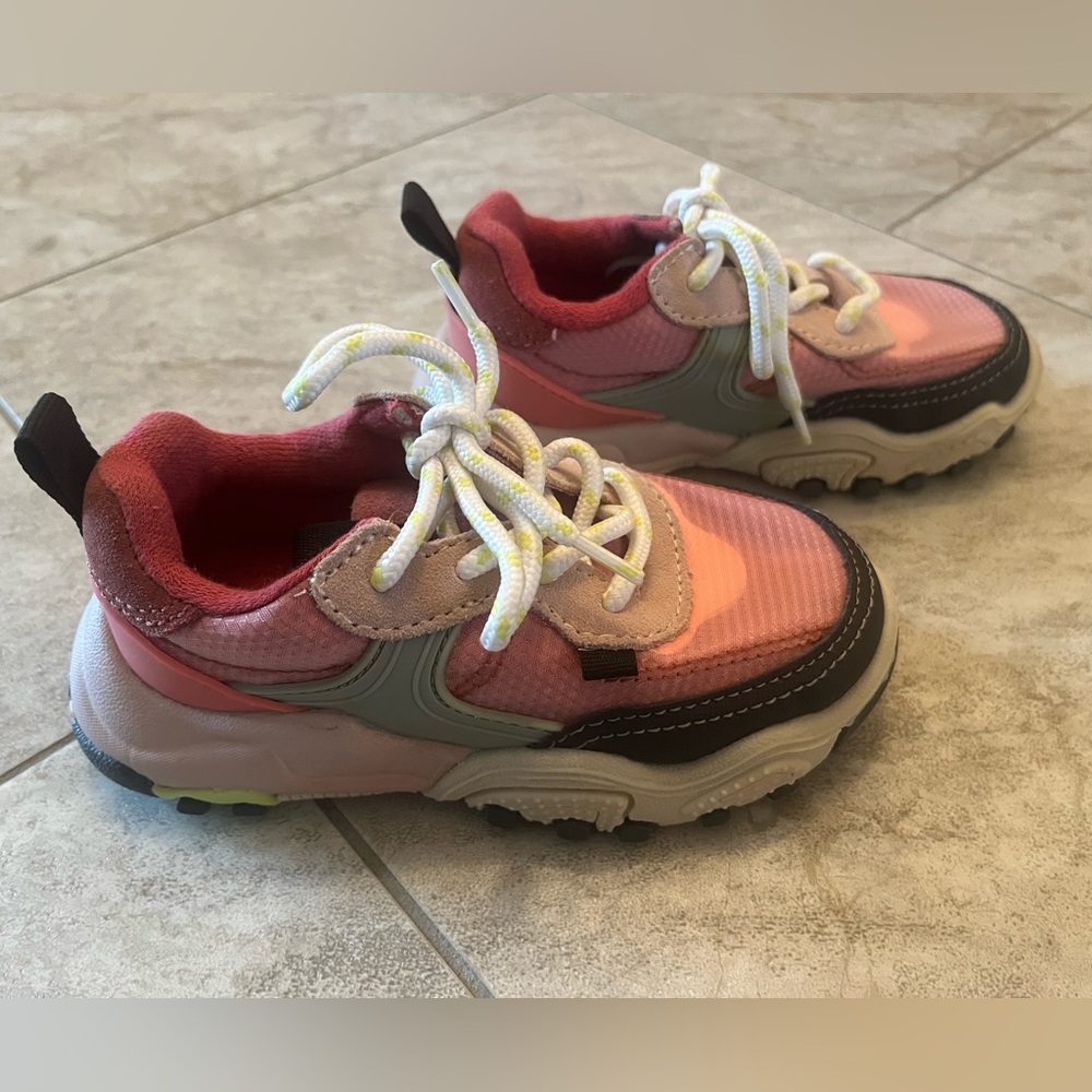 Zara kids shoes size 8-9US/ 25UK